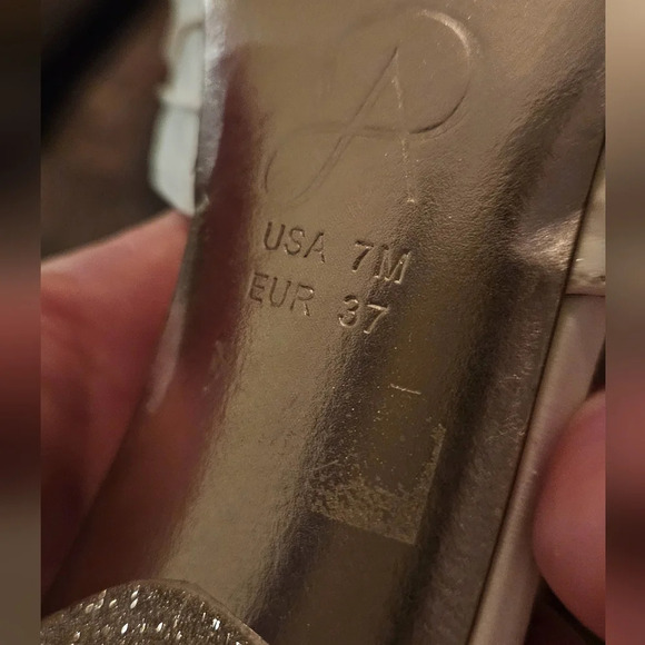 ADRIANNA PAPELL Satin crystal embellished stilettos In White. Size 7 - Picture 2 of 12